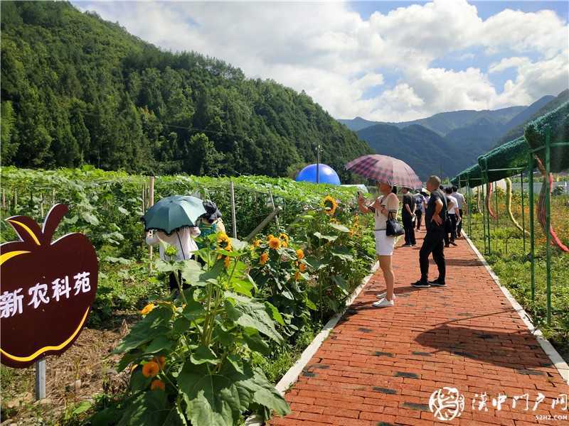  扬百年荣光·看红色天汉 ——网络媒体重走红军路主题采访走进镇巴县黎坝镇