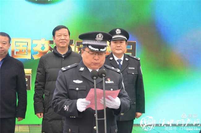 汉中交警一大队热热闹闹唱响交通安全宣传日