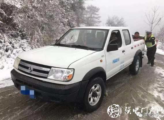 以雪为令！汉中公安交警迎风战雪“冻”真格！