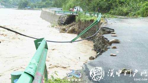 略阳多条道路塌方中断，交通部门紧急抢修保畅通！