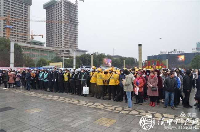 汉中交警一大队热热闹闹唱响交通安全宣传日