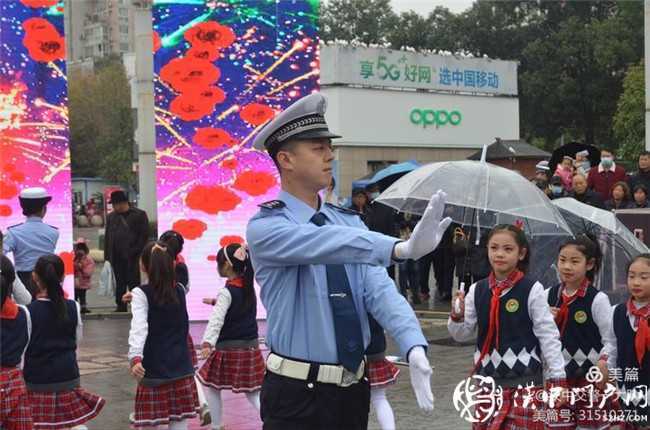 汉中交警一大队热热闹闹唱响交通安全宣传日