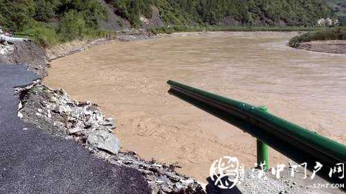 保畅通！略阳交通部门积极抢修水毁道路