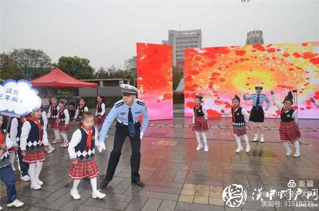 汉中交警一大队热热闹闹唱响交通安全宣传日