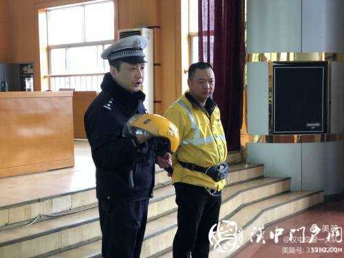 今天，交警为外卖小哥点了份“交通安全餐”