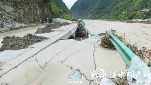 略阳多条道路塌方中断，交通部门紧急抢修保畅通！