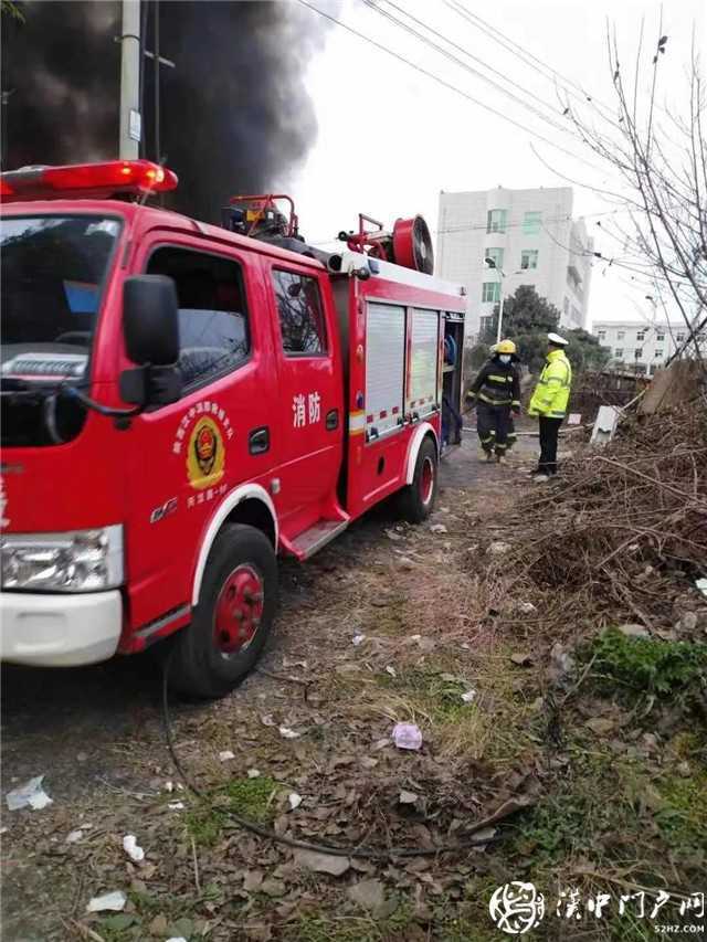 “跟我走！”汉中交警争分夺秒开辟救火“绿色通道”