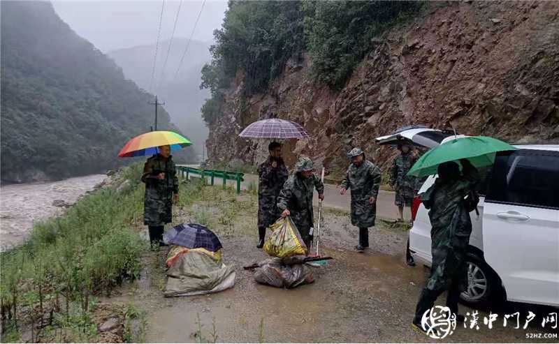 流浪老人被困暴雨中，镇村干部施救解危难 ——碑坝镇“五个大走访、办好民生事”党史学习教育实践活动纪实