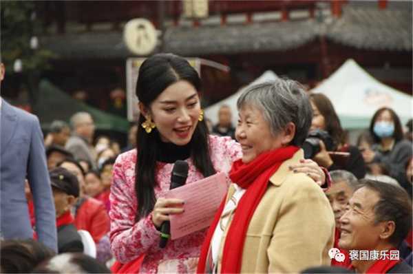 情浓重阳 老少同乐——褒国康乐园重阳演唱会”在褒国古镇举行