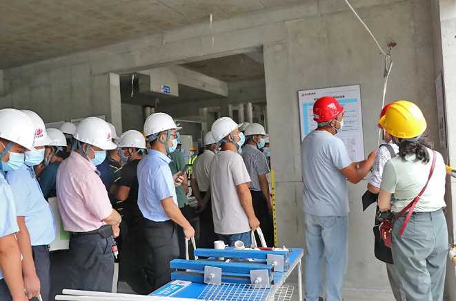 汉中市建设工程质量安全暨扬尘治理现场观摩会在金色外滩隆重举行