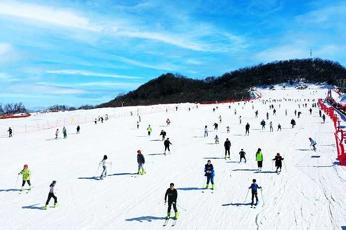 022汉中冰雪嘉年华南郑分会场暨龙头山第四届云端冰雪节今日启动"