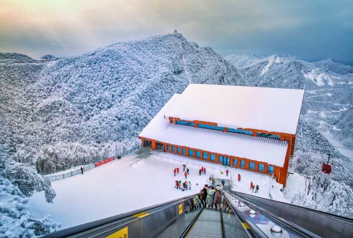 022汉中冰雪嘉年华南郑分会场暨龙头山第四届云端冰雪节今日启动"