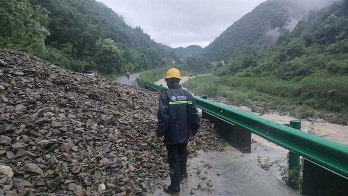 【心级服务 让爱连接】迎战强降雨，汉中移动全力做好通信保障