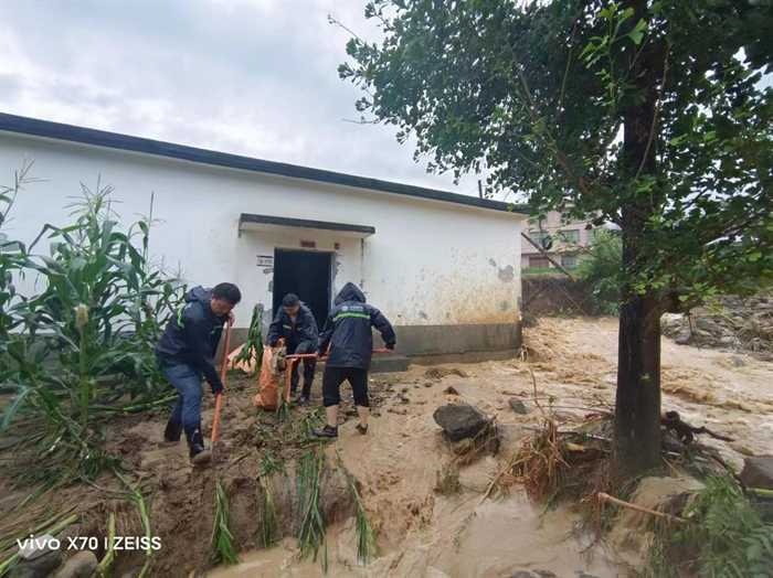 【心级服务 让爱连接】迎战强降雨，汉中移动全力做好通信保障