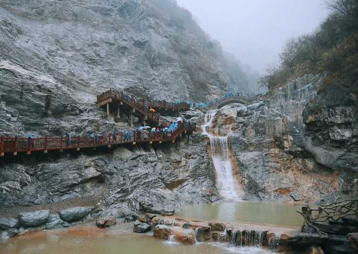 “嘉陵栈道 灵岩洞天”灵岩寺景区栈道开放暨略阳县冬季文旅消费季系列活动启动