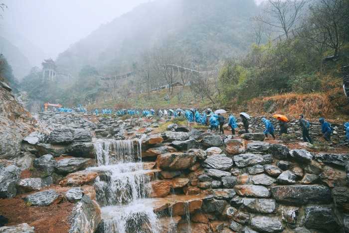 “嘉陵栈道 灵岩洞天”灵岩寺景区栈道开放暨略阳县冬季文旅消费季系列活动启动