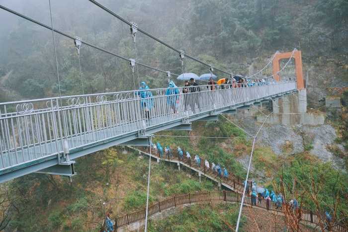 “嘉陵栈道 灵岩洞天”灵岩寺景区栈道开放暨略阳县冬季文旅消费季系列活动启动