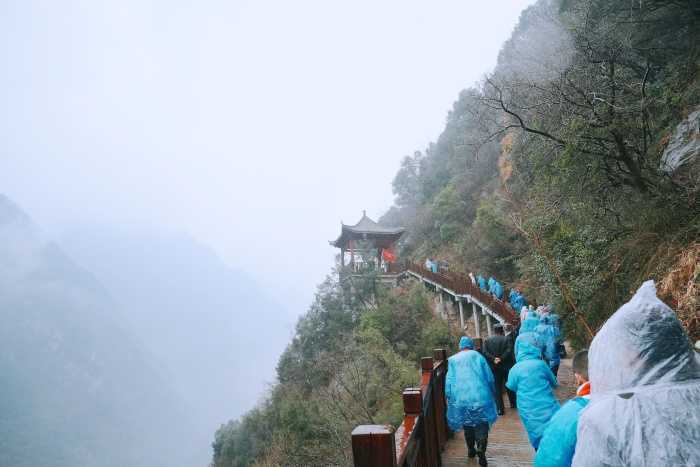 “嘉陵栈道 灵岩洞天”灵岩寺景区栈道开放暨略阳县冬季文旅消费季系列活动启动