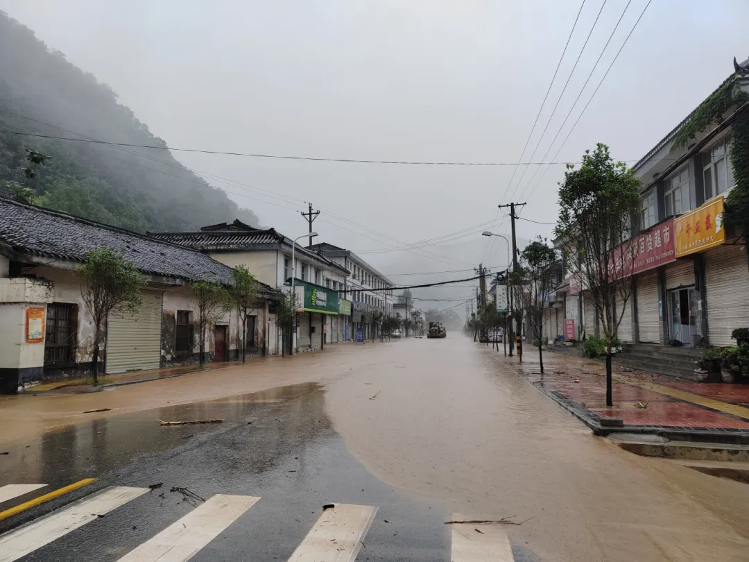 汉中撤离7349户17513人，多条道路交通管制