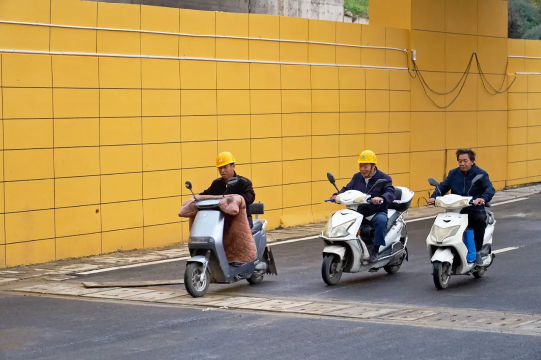 出行方便了！汉中兴汉新区惠府路主车道通车！