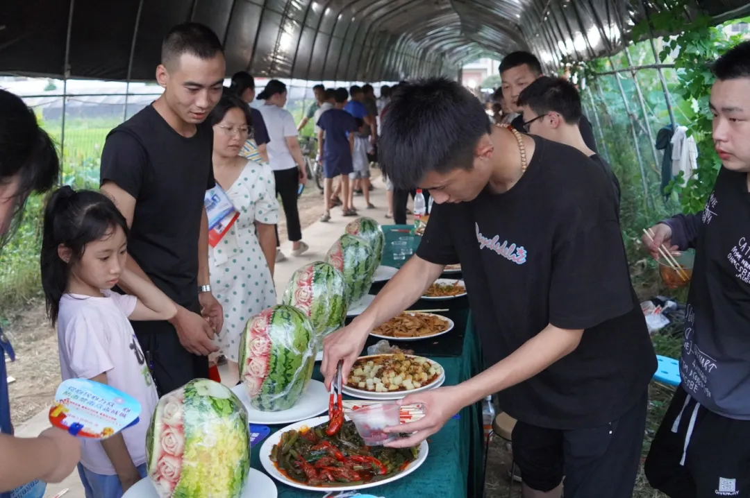 汉台铺镇第三届小龙虾啤酒节开幕啦！嗨“啤”一“虾”~