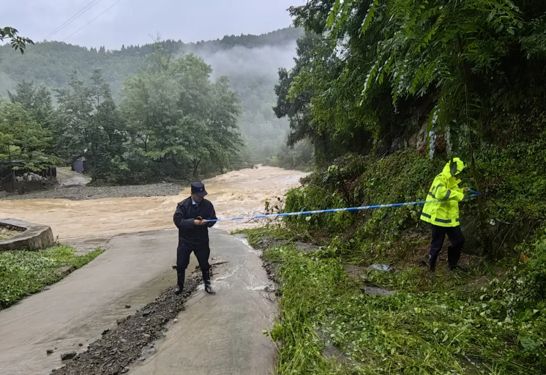 汉中撤离7349户17513人，多条道路交通管制