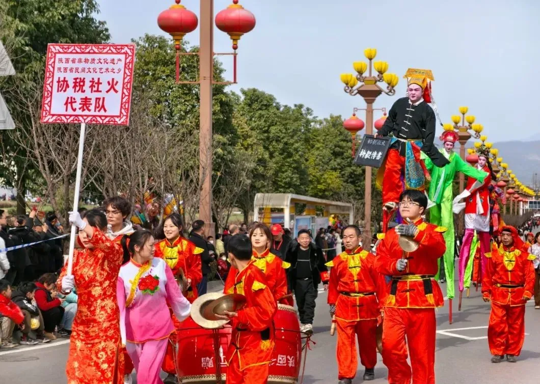 我们的节日·欢乐中国年丨南郑社火娃娃登台 千年民俗绽放新彩