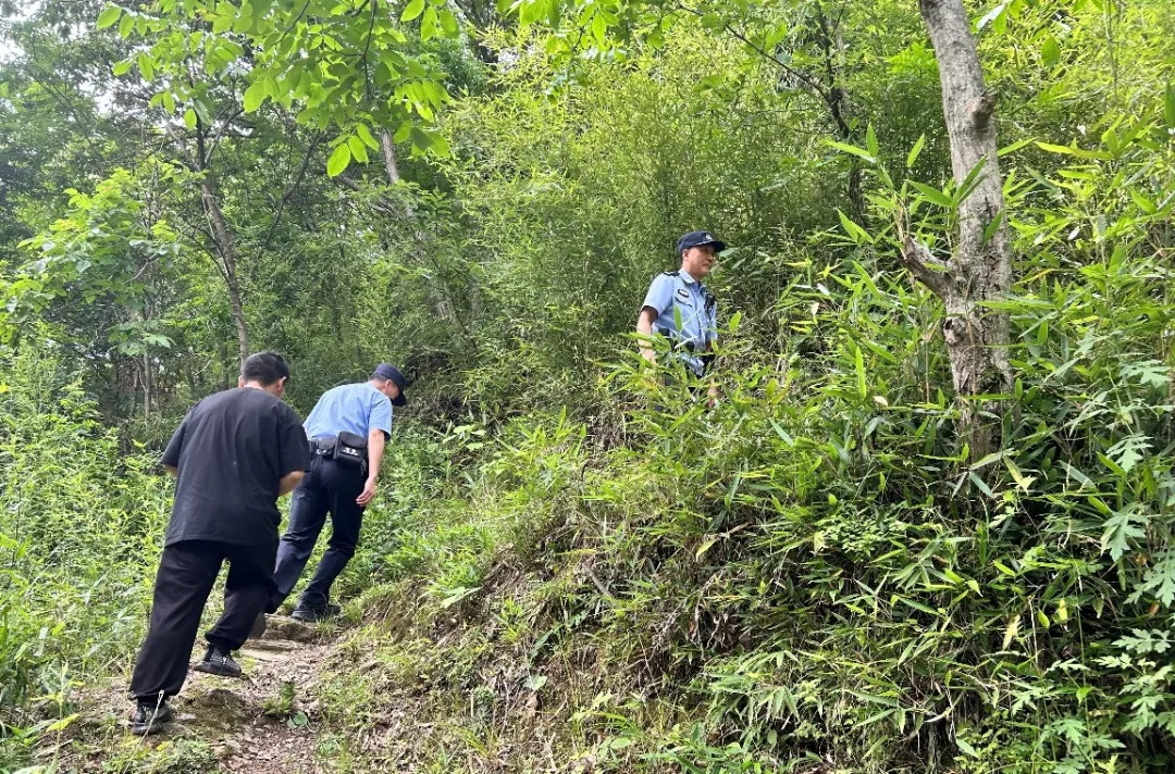 小伙任性离家出走，汉中民警深山寻回