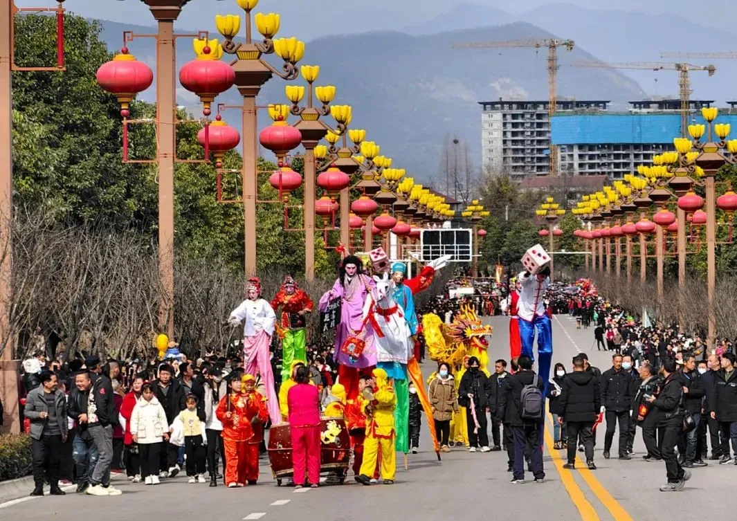 我们的节日·欢乐中国年丨南郑社火娃娃登台 千年民俗绽放新彩