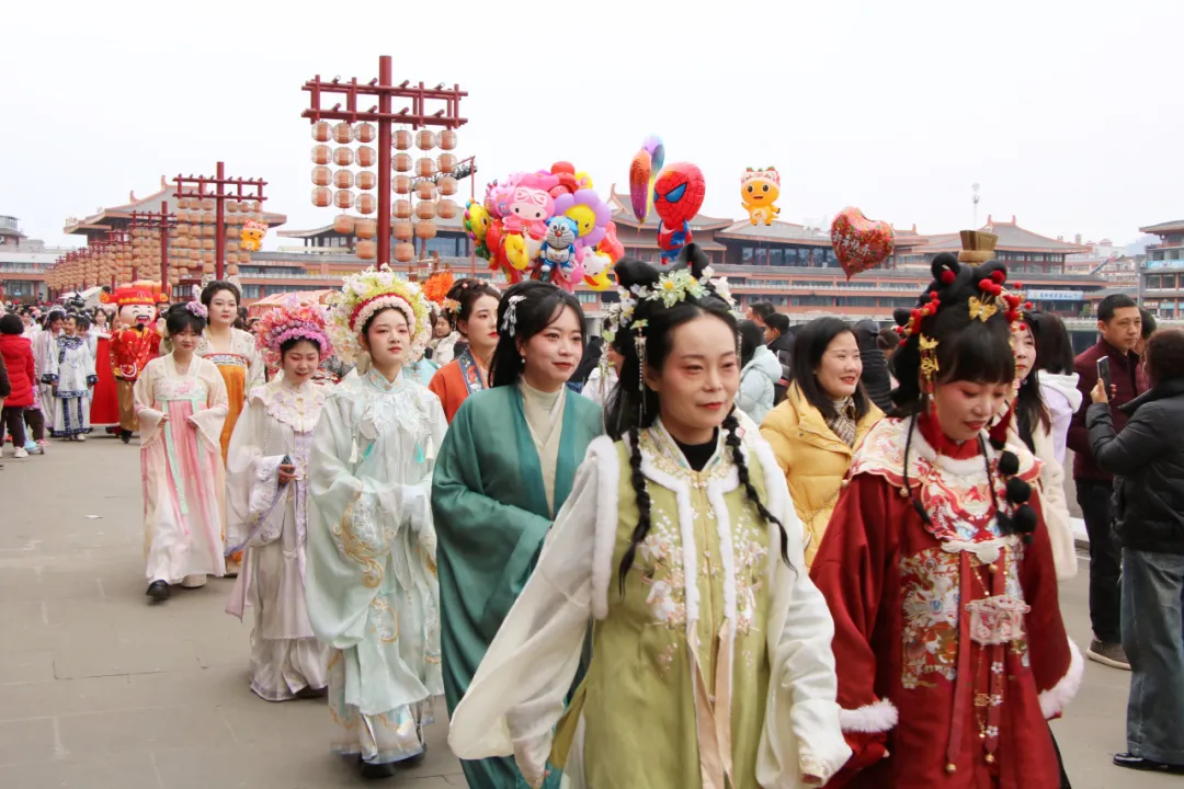 我们的节日·欢乐中国年丨西乡：汉服巡游！太！惊！艳！