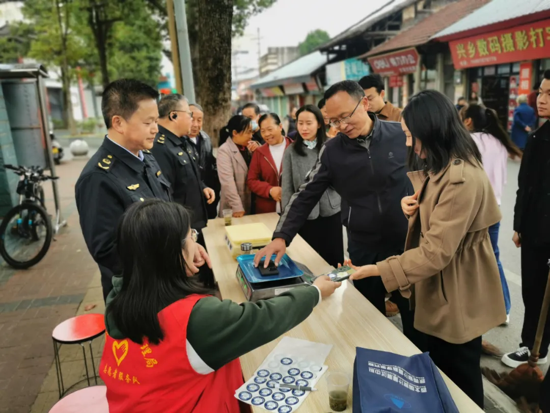 发现食品安全问题120条！汉中8户商家被当场处罚