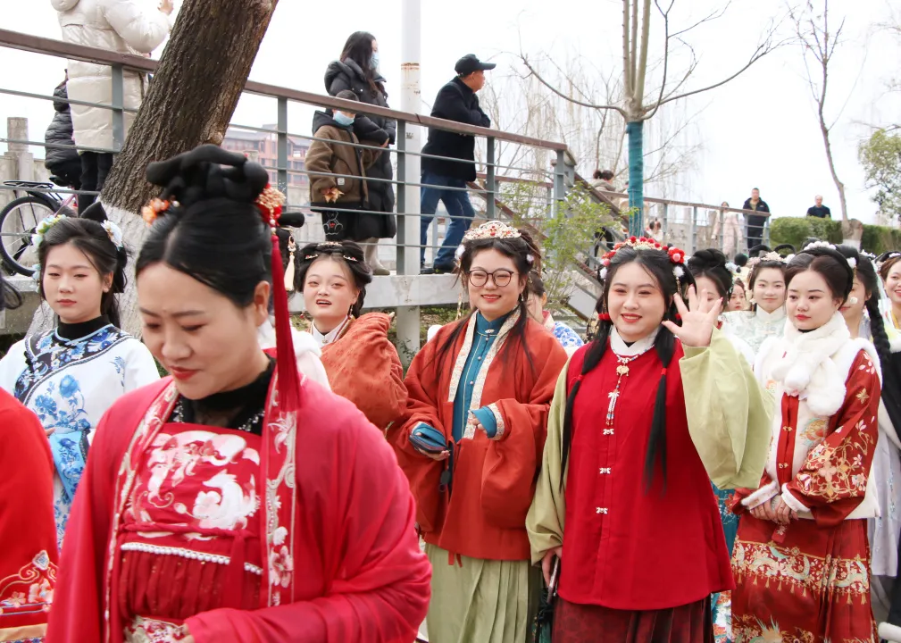 我们的节日·欢乐中国年丨西乡：汉服巡游！太！惊！艳！