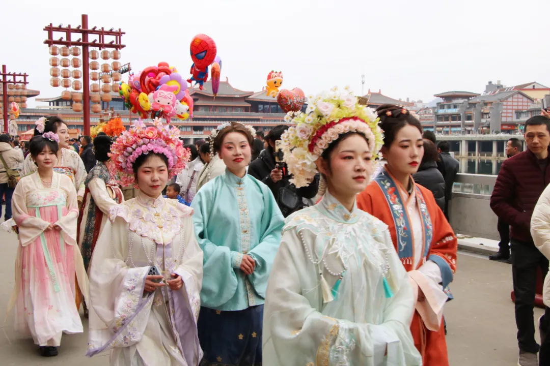 我们的节日·欢乐中国年丨西乡：汉服巡游！太！惊！艳！