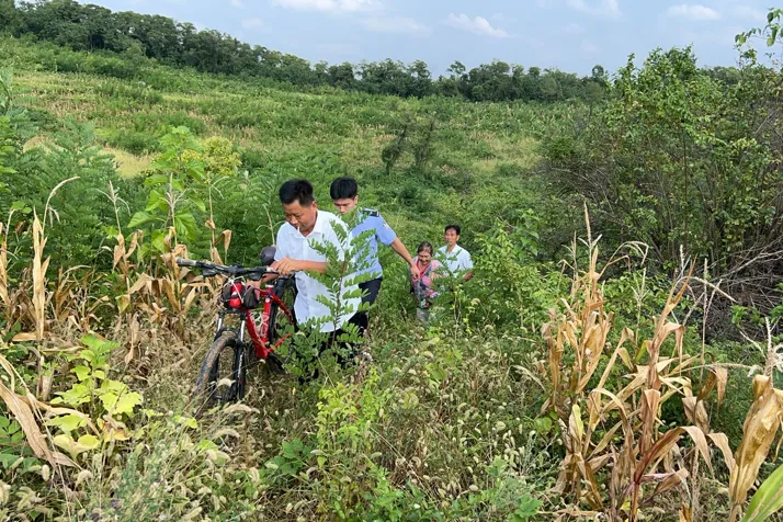 汉中一位老人被困在山里，多亏他们