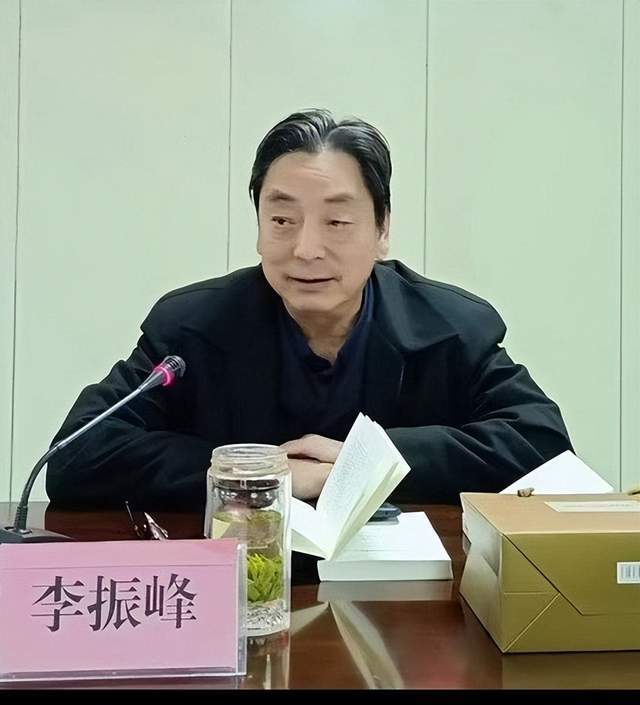 李振峰：纵横正有凌云笔——读朱军长篇小说《蓝色经纬》