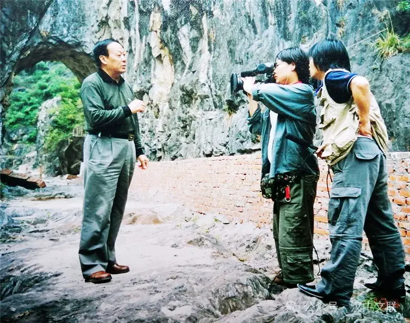 栈道连古今 文史总相宜——读王蓬先生《秦蜀古道与石门石刻》